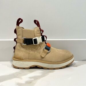 NEW Sorel Hi-Line EQ Chelsea Boots (size 6)